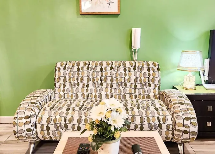 Apartment Flat In Gramercy Makati With Netflix Manila